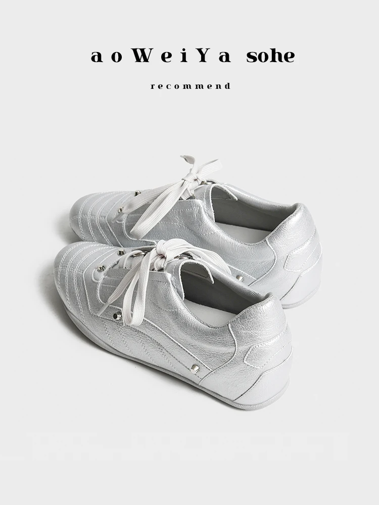 

Серебристые женские повседневные кроссовки на шнуровке в стиле ретро, новинка 202, Sle AOWEIYA Dequn oes, высокие кроссовки Soft Bot с круглым носком и резиновыми вырезами...