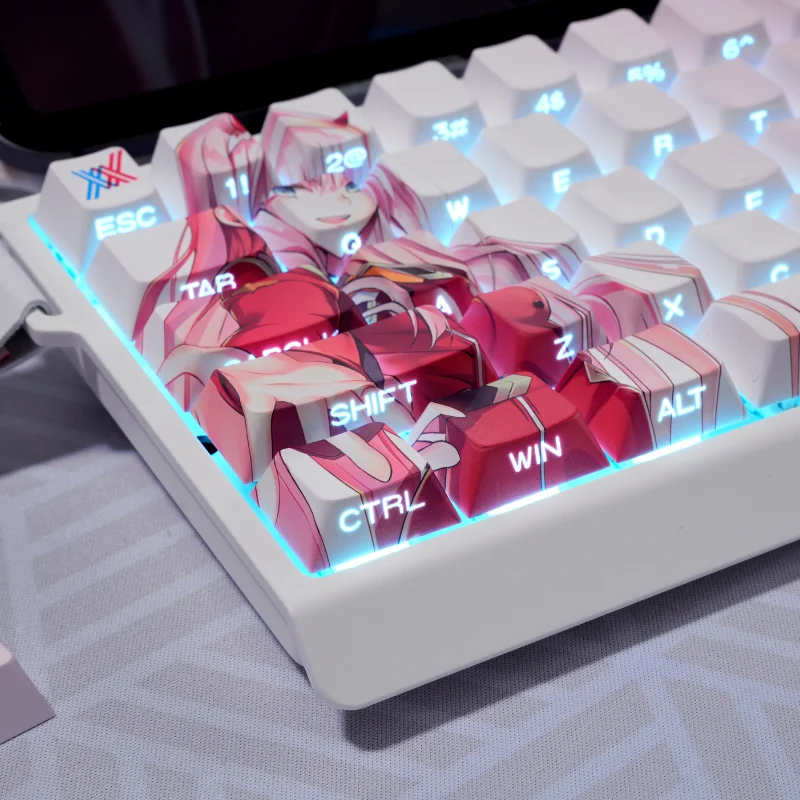 130 مفتاحًا حبيبيًا في أغطية مفاتيح FRANXX 02 رسوم متحركة PBT شفافة 2D Chreey Factory قابلة للتكيف للغاية Made68 Mad68 Wooting 60