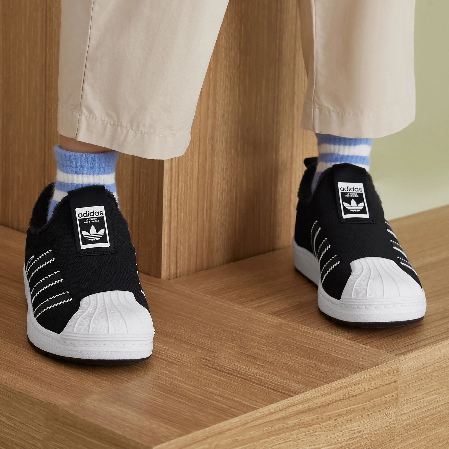 

Оригинальная детская спортивная повседневная обувь Adidas нового сезона EG3362