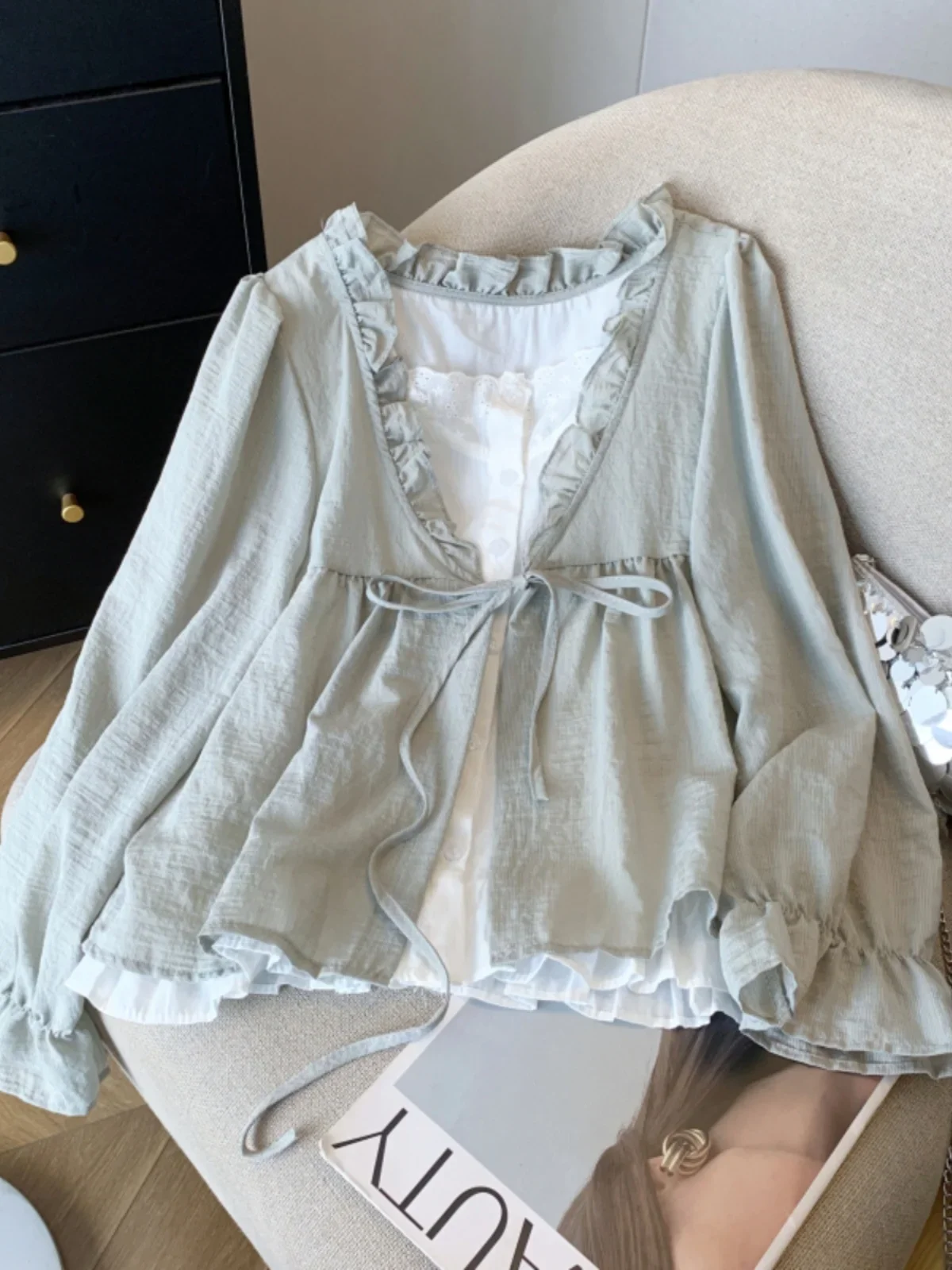

Fake Two Piece Contrast Blouses Women Wood Ear Hem Single Breasted Loose Shirts Korean Lace Up Flare Long Sleeves Tops