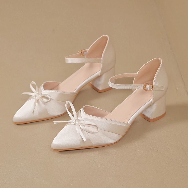 

Женские туфли на каблуке: элегантные босоножки с острым носком, украшенные бантом-бабочкой, для свадеб, вечеринок и торжественных мероприятий. Дизайнерская обувь.