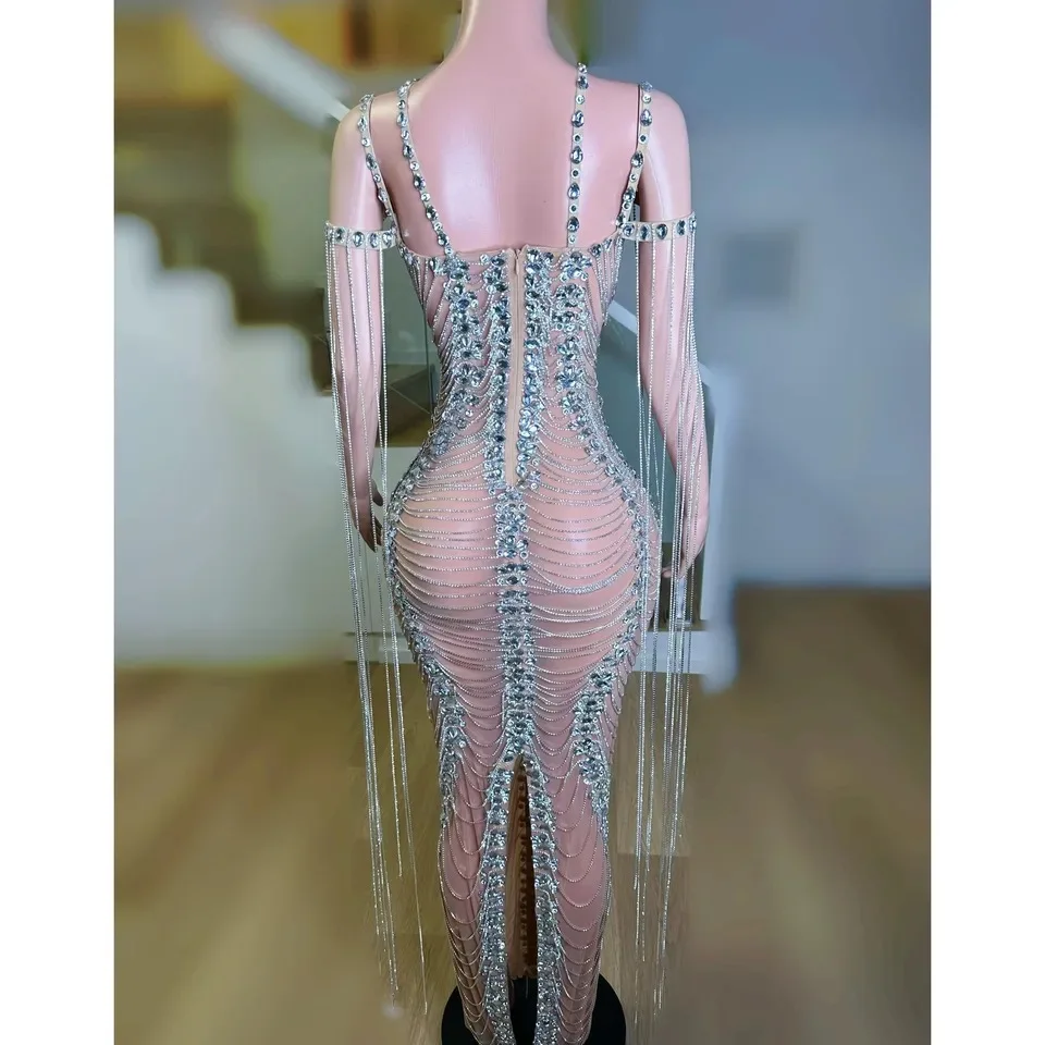 زي أداء الحفلات، رقبة جوز الهند، شرابة معلقة، سلسلة ألماس لامعة، شبكة ضيقة ومثيرة، تنورة طويلة معانقة الورك