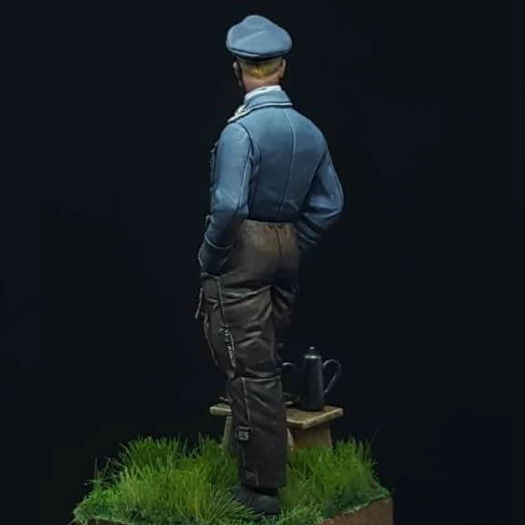 1/32 Resin Model figure GK LATE  WAR LUFTWAFFE PILOT Military theme of World War II Unassembled and unpainted kit