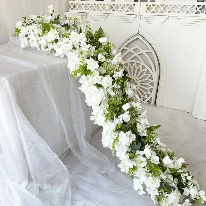 

Бело-зеленое украшение в виде арки-букета