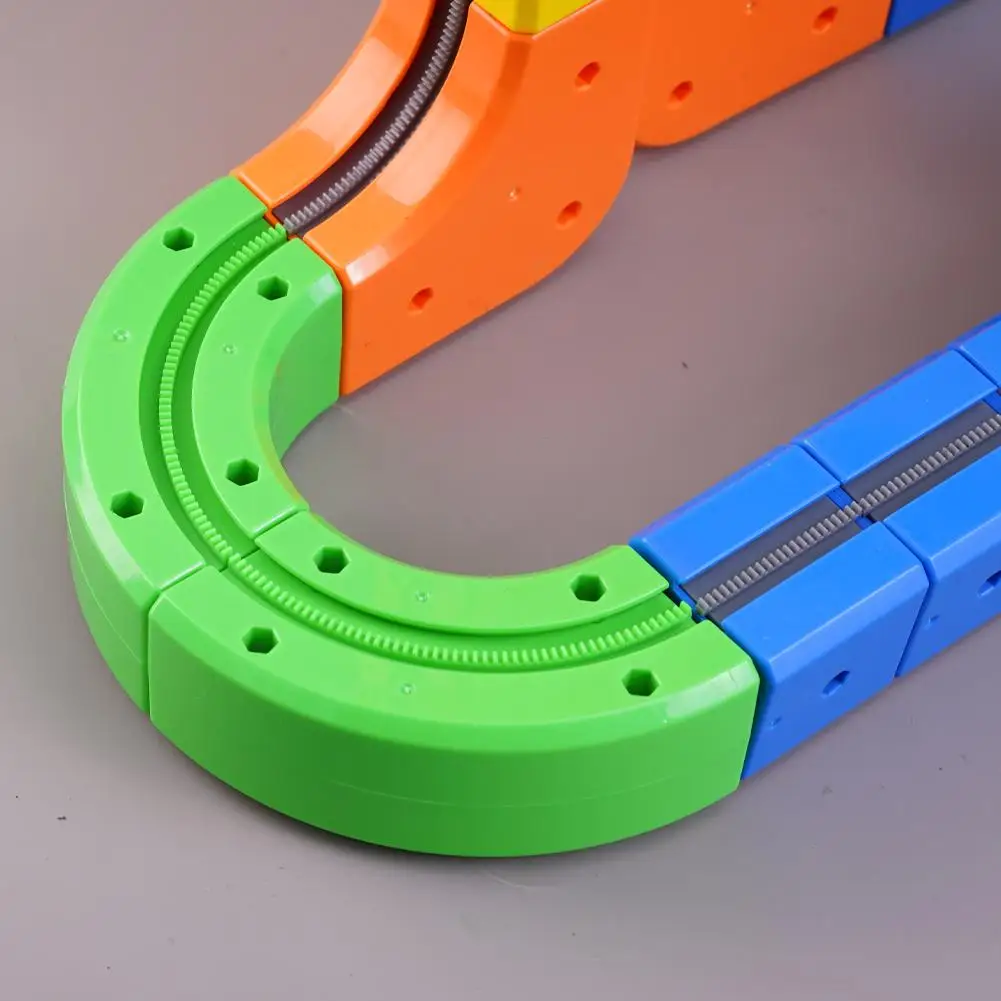 Magische bouwsteenbaan Achtbaan Anti-zwaartekracht Elektrische baan Kleine trein Assemblagespeelgoed Kinderpuzzelspeelgoed