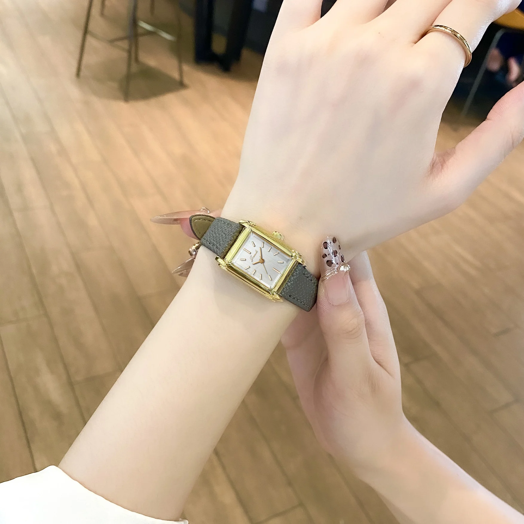 

Stylish Quartz Wristwatches, Women'S Quartz Watches, Women'S Accessories, Gifts For Women, Trendy Women'S Watches.