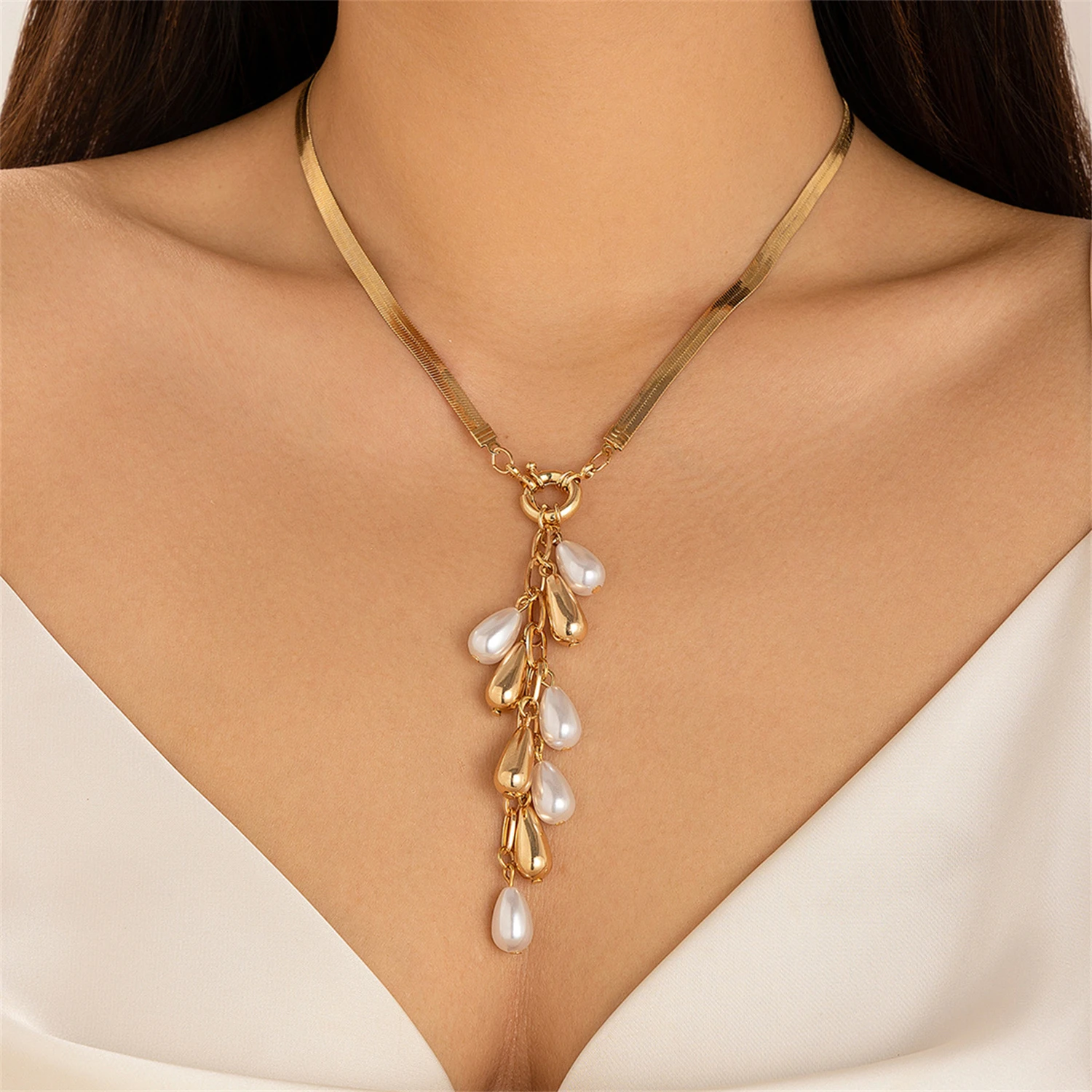 

Elegant Pearl Pendant Necklace Fashion Tassel Design Trendy Choker for Women Stylish Party Jewelry Unique Drop Shape Ornament