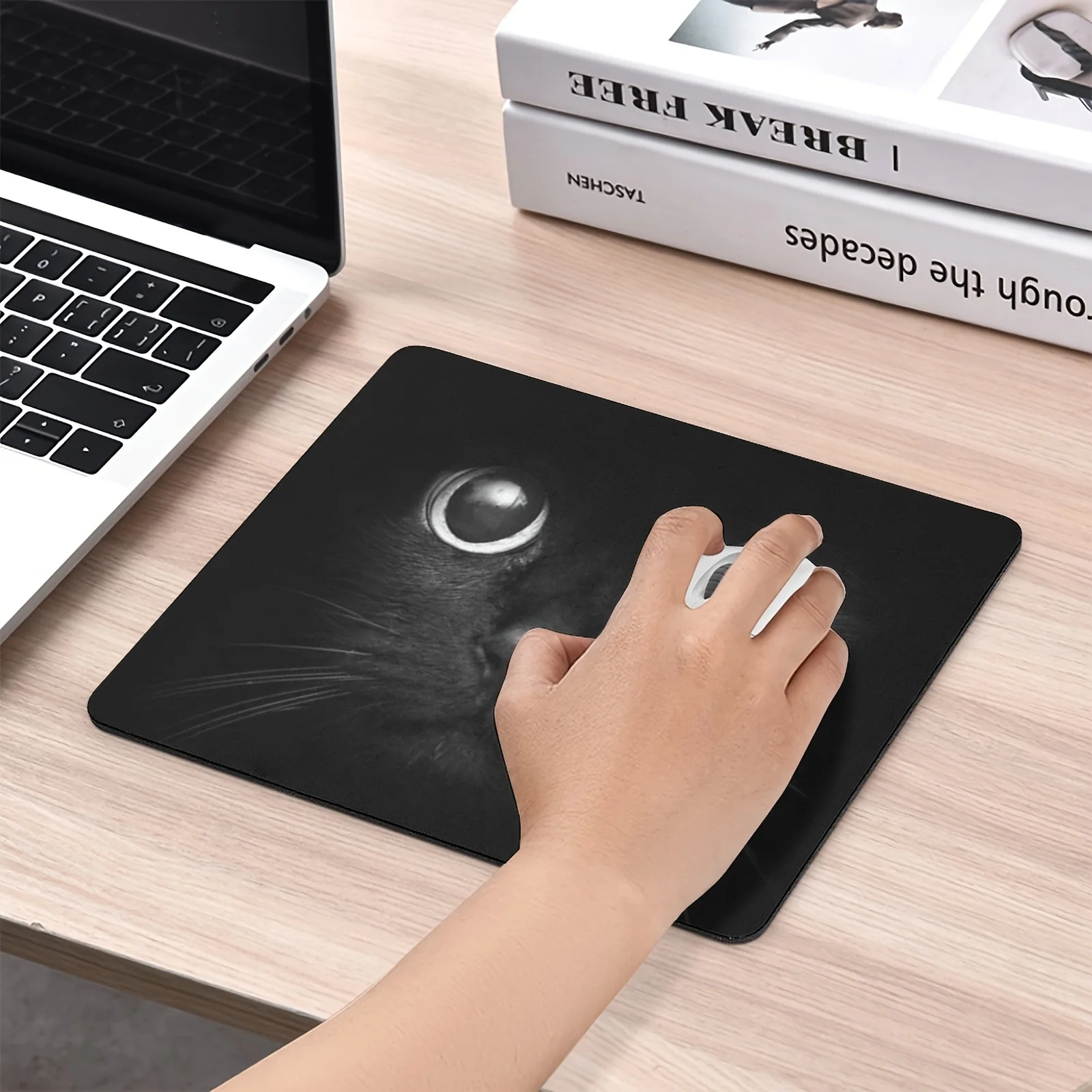 Un tapis de souris œil de chat, tapis de souris rectangulaire en caoutchouc antidérapant, accessoire de bureau, adapté pour ordinateur de bureau, ordinateur portable et utilisation au bureau