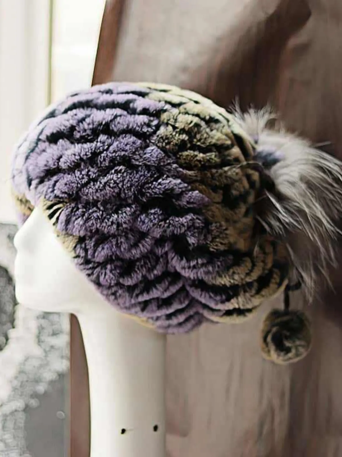 Winterfellmütze für Damen aus echtem Rex-Kaninchenfell mit Schal, gestreift, warme Kopfbedeckung, modische Ananas-Mütze, flauschiges Accessoire – Detail 7