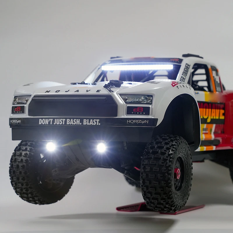 Simulation LED Taillight Ceiling Light Spotlight for 1/8 RC ARRMA MOJAVE 4S 4X4 Desert Truck Car RC Car view 2