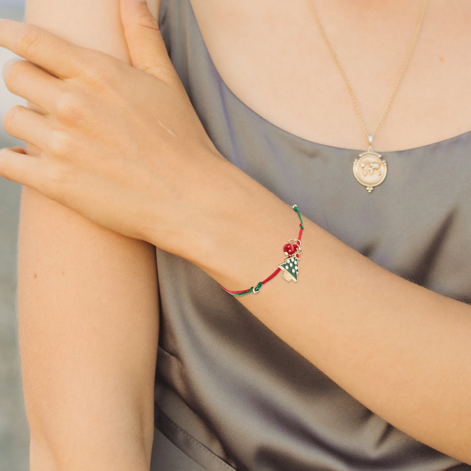 

6Pcs Xmas Charm Bracelet Alloy Pendant Braided Rope Wrist Chain for Holiday Party Gift Festive Jewelry Xmas Charm Bracelet