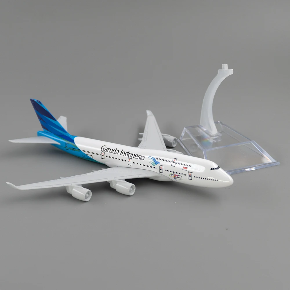 

Модель самолета Boeing 747 Garuda Indonesia, масштаб 1:400, 16 см, из сплава, игрушка B747, подарок для детей, для коллекции и декора