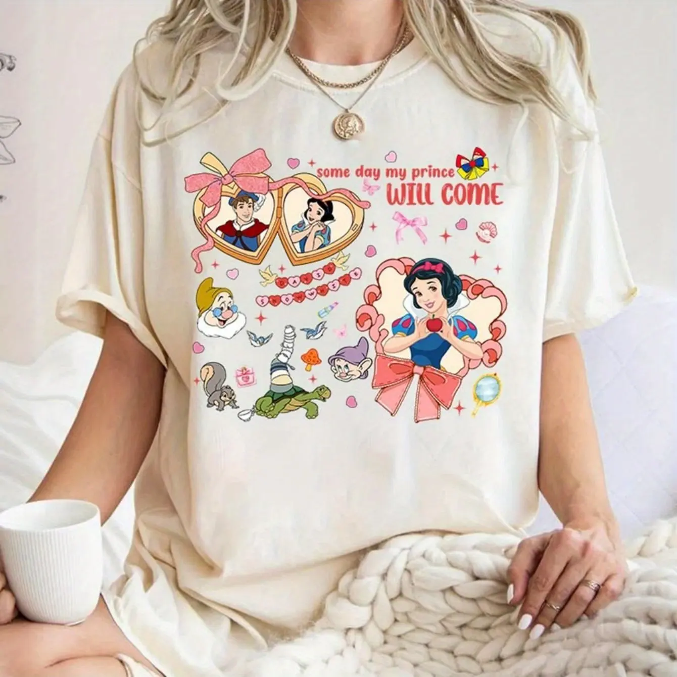 Camiseta de mujer Disney Blancanieves "One Day My Prince Will Come", estilo casual de algodón suelto, con estampados de enanos y animales