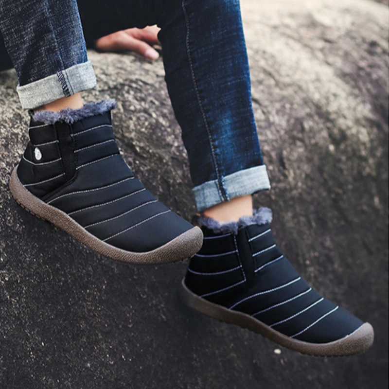 

Плоская теплая холодостойкая зимняя обувь с высоким берцем. Мужская распродажа. Предложение повседневного использования. Толстые плюшевые качественные рабочие противоскользящие брендовые зимние ботинки для мужчин.