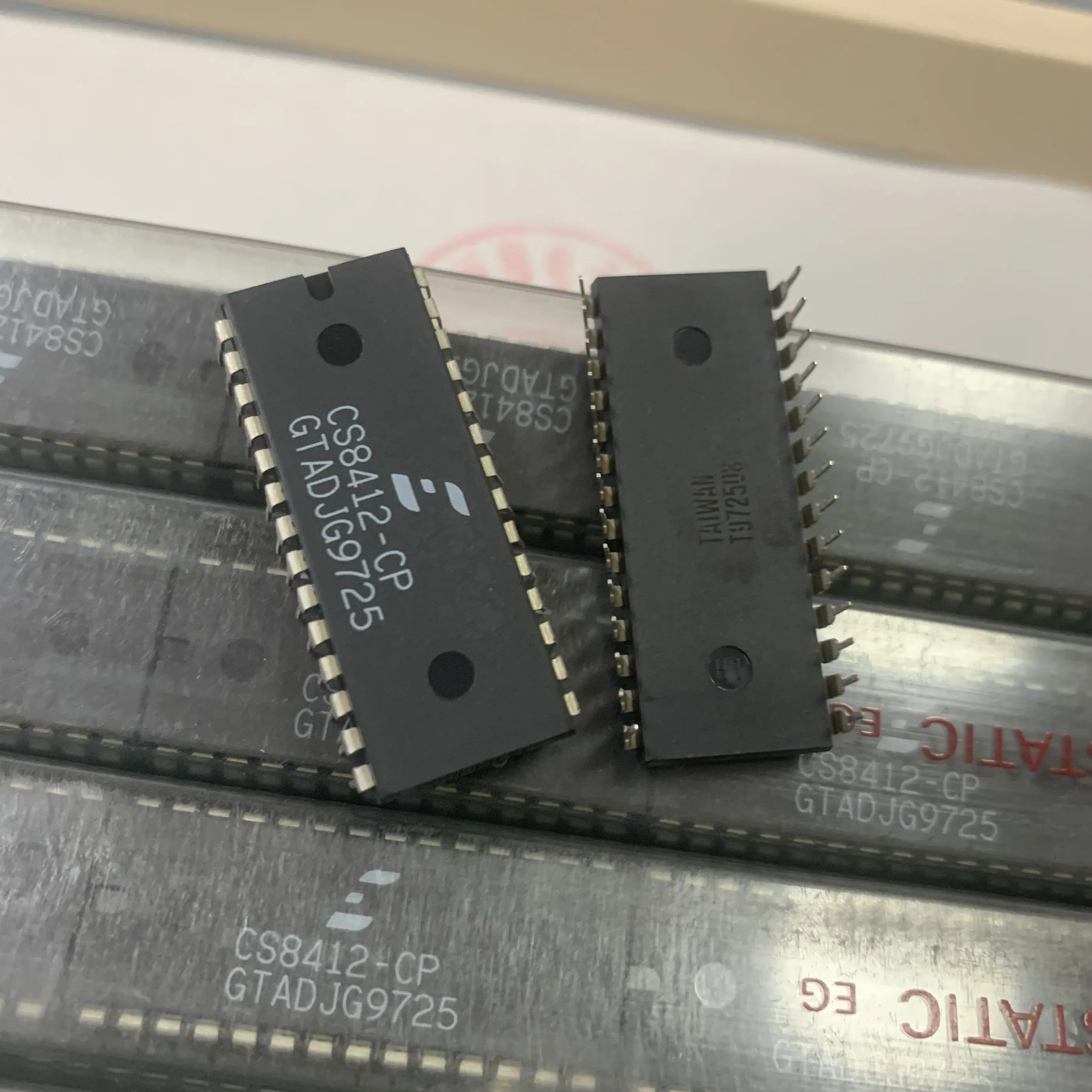 100% NEW  CS8412-CP  Digital audio decoding sound IC
