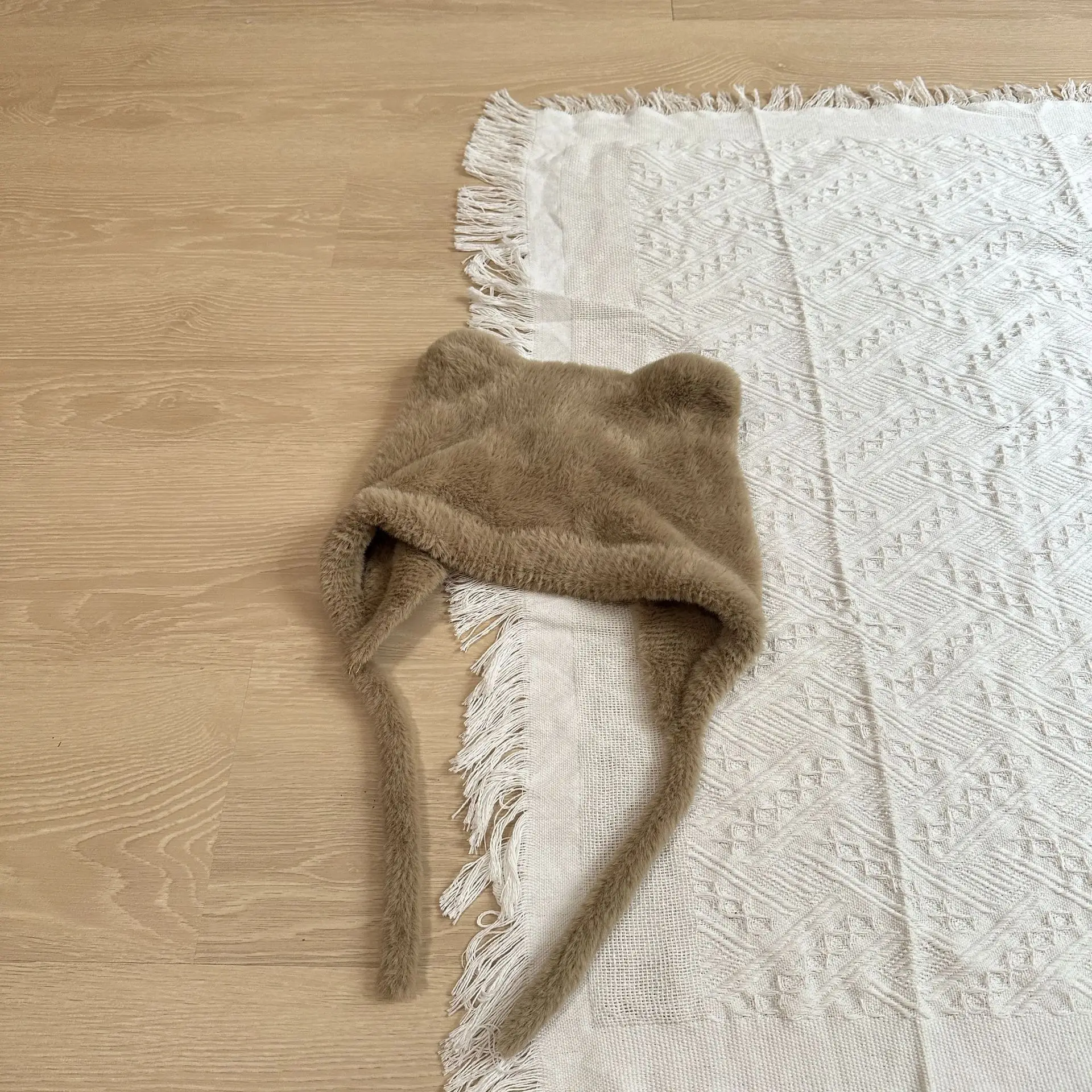 قبعة الدببة القطيفة الدافئة للشتاء للنساء، مقاومة للرياح والبرد، قبعة محبوكة للأذن للنساء والفتيات