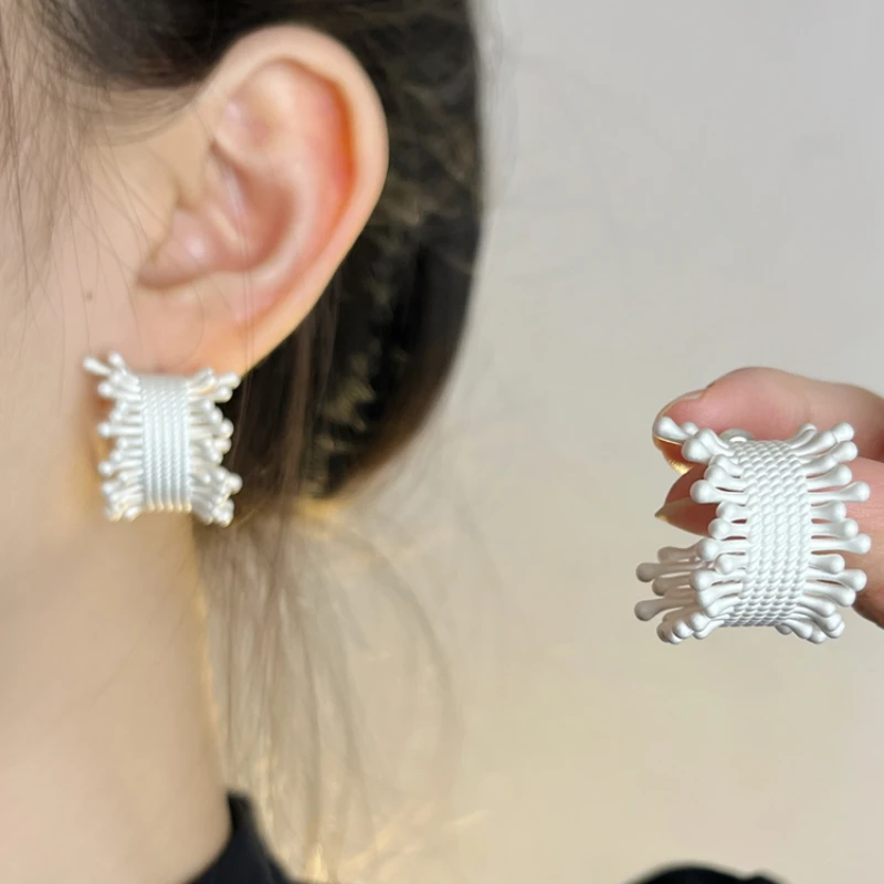 

*Handmade texture texture stud earrings for women