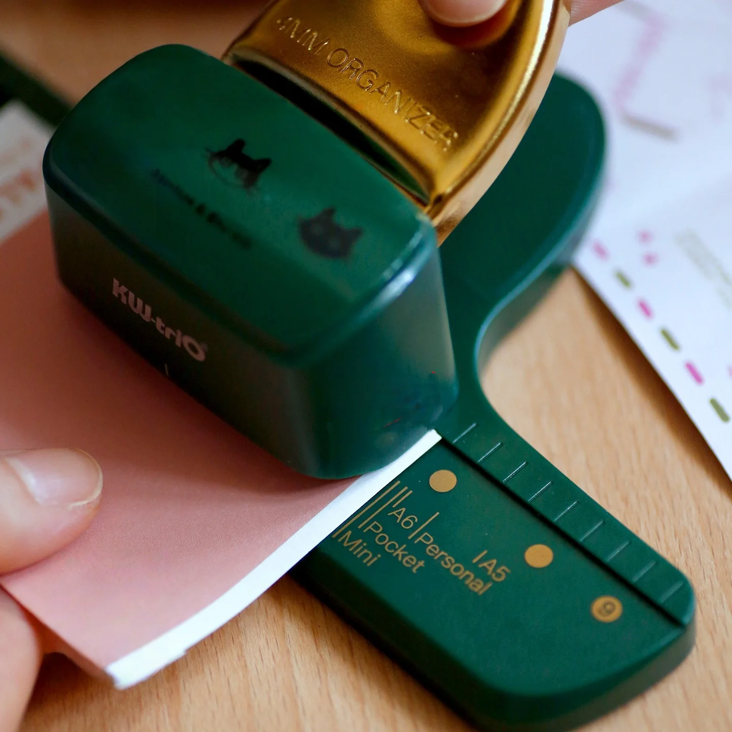 Three-Hole Puncher, Ergonomic Handle, Handmade Diary Scrapbook, Suitable for School and Office Organizing Supplies