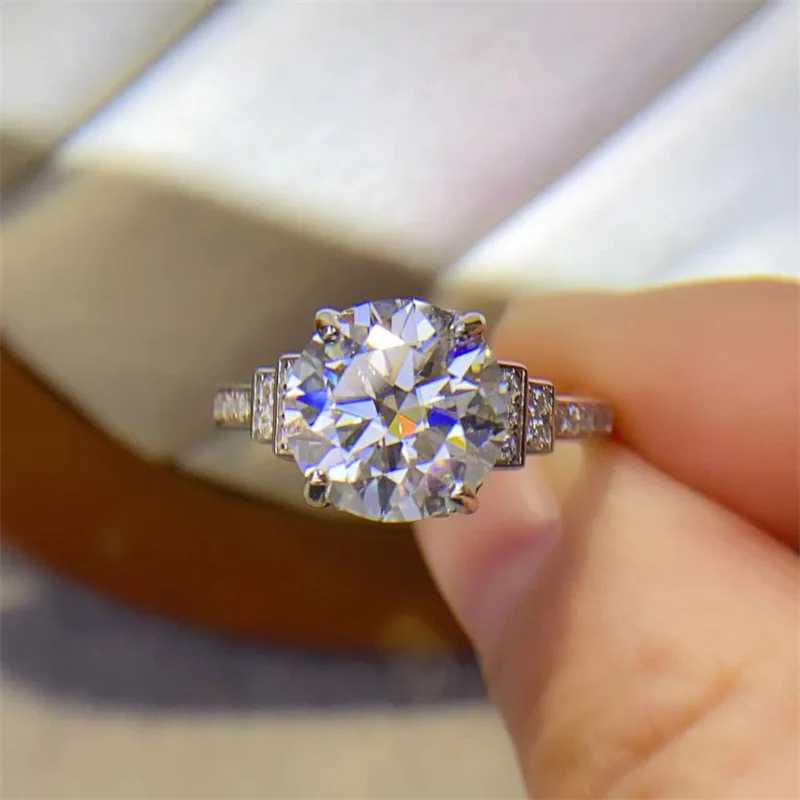 Side Accent Moissanite PT950 Platinum 5 Carat Micro Inlay Six-Claw Ring for Women, layered design with exquisite stone layout
