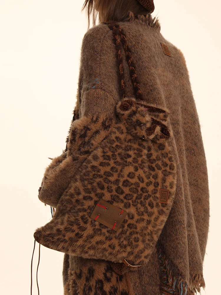 

Осень/зима, сексуальный леопардовый принт из искусственного меха, персонализированная вязаная плюшевая женская сумка, портативный рюкзак на шнурке, тренд