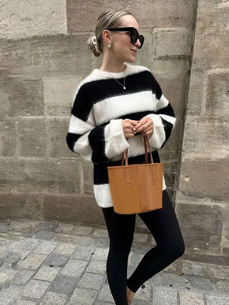 Fashion Black White Stripes Loose Sweater Women Casual Round Neck Long Sleeves Warm Pullover 2024 Autumn Lady Street Knitwear