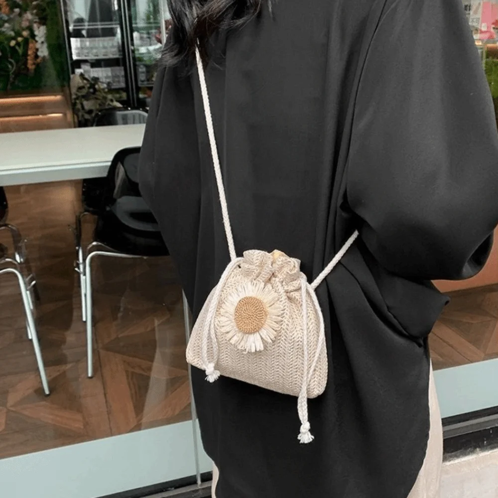 New Drawstring Closure Woven Straw Bag Multi-Functional Bohemian Bucket Bag Strap Mouth Flower Design Drawstring Bag Women Use