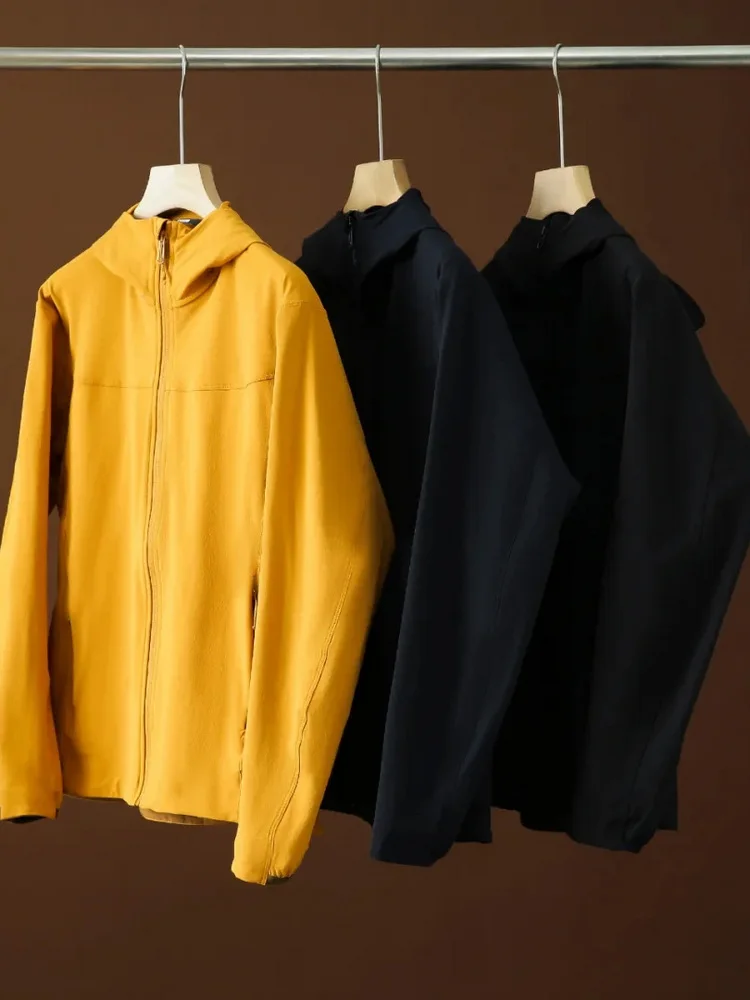 

Новая мужская ветрозащитная водонепроницаемая легкая однослойная куртка Softell для активного отдыха, осенняя тонкая куртка с капюшоном, модная городская модель S...