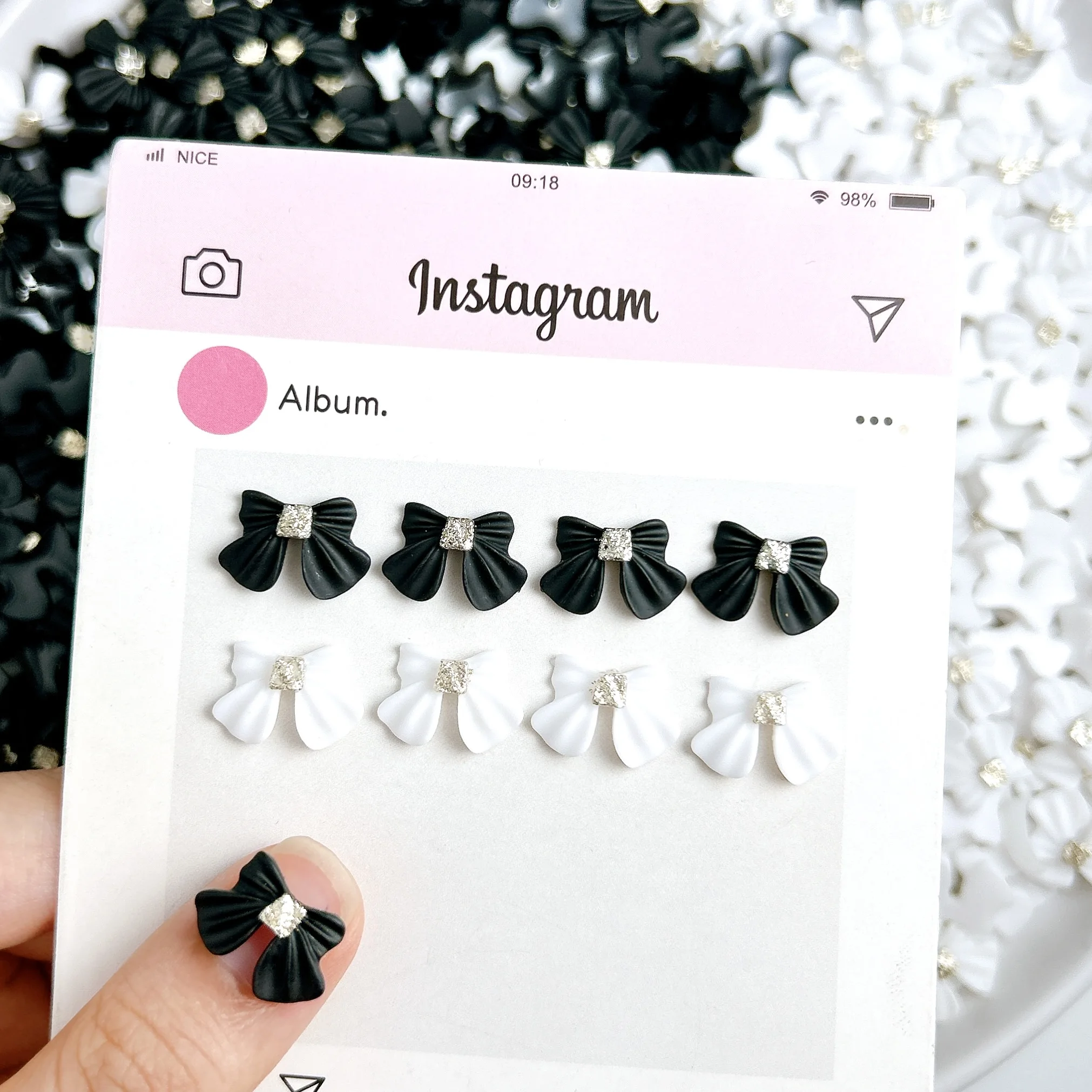 50PCS คู่สีสั้นริบบิ้นโบว์เล็บ Charms คลาสสิก Minimalist ขนาดเล็กหอมลม Bowknots เรซิ่นตกแต่งเล็บ DIY