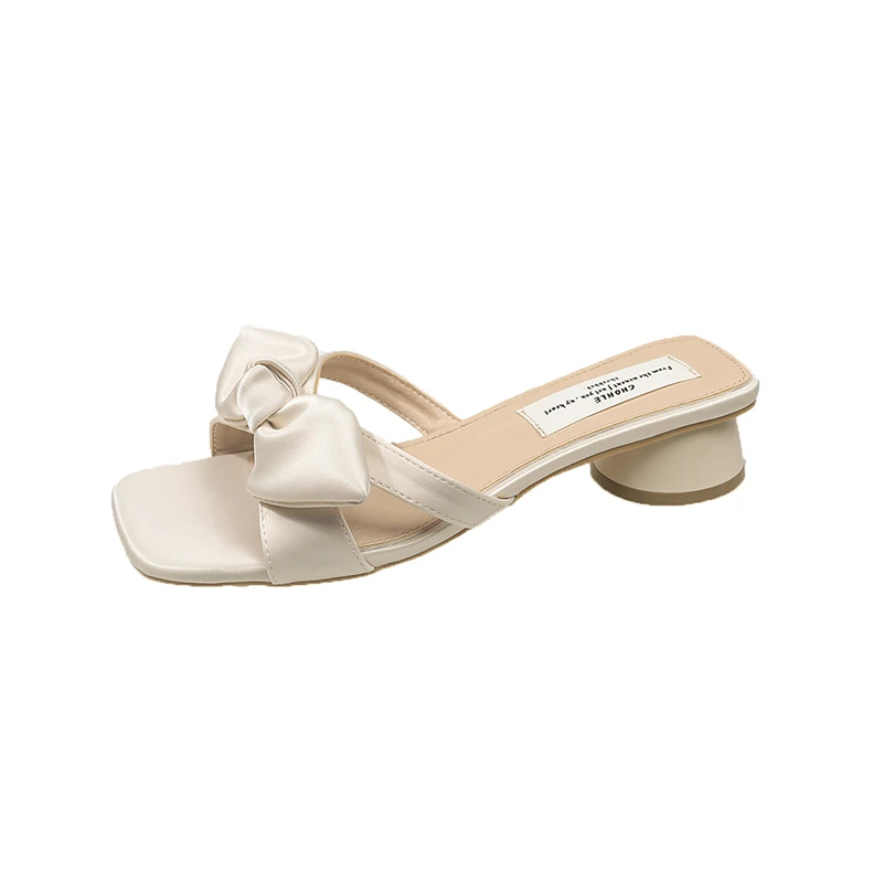 2025 صيف جديد في الهواء الطلق تنوعا فراشة عقدة سميكة مع النعال النسائية موضة اللمحة تو الصلبة موجزة النعال الحديثة