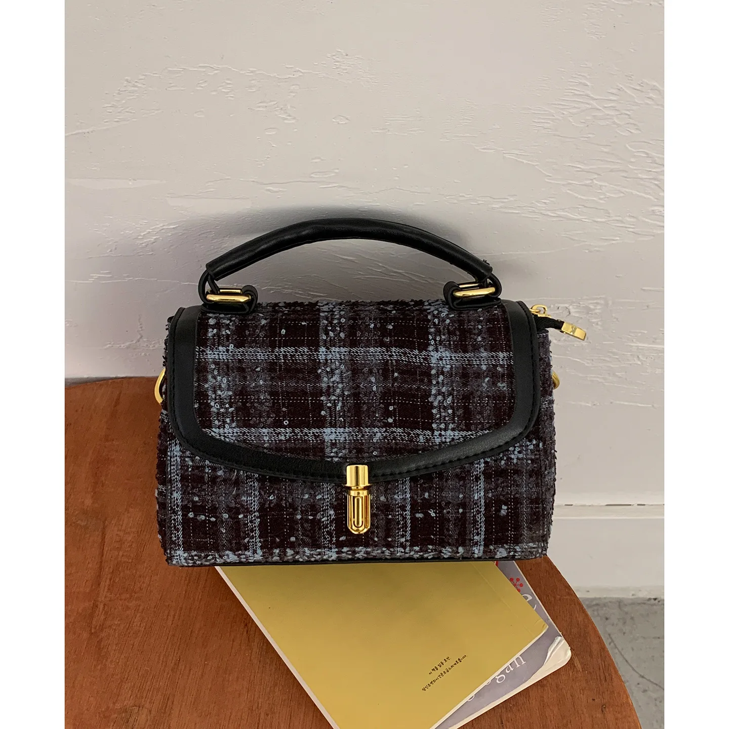 حقيبة كروس كلاسيكية للنساء لخريف وشتاء 2025، محفظة كتف جلدية متعددة الاتجاهات، حقيبة صغيرة جمالية ريترو للتنقل اليومي #2