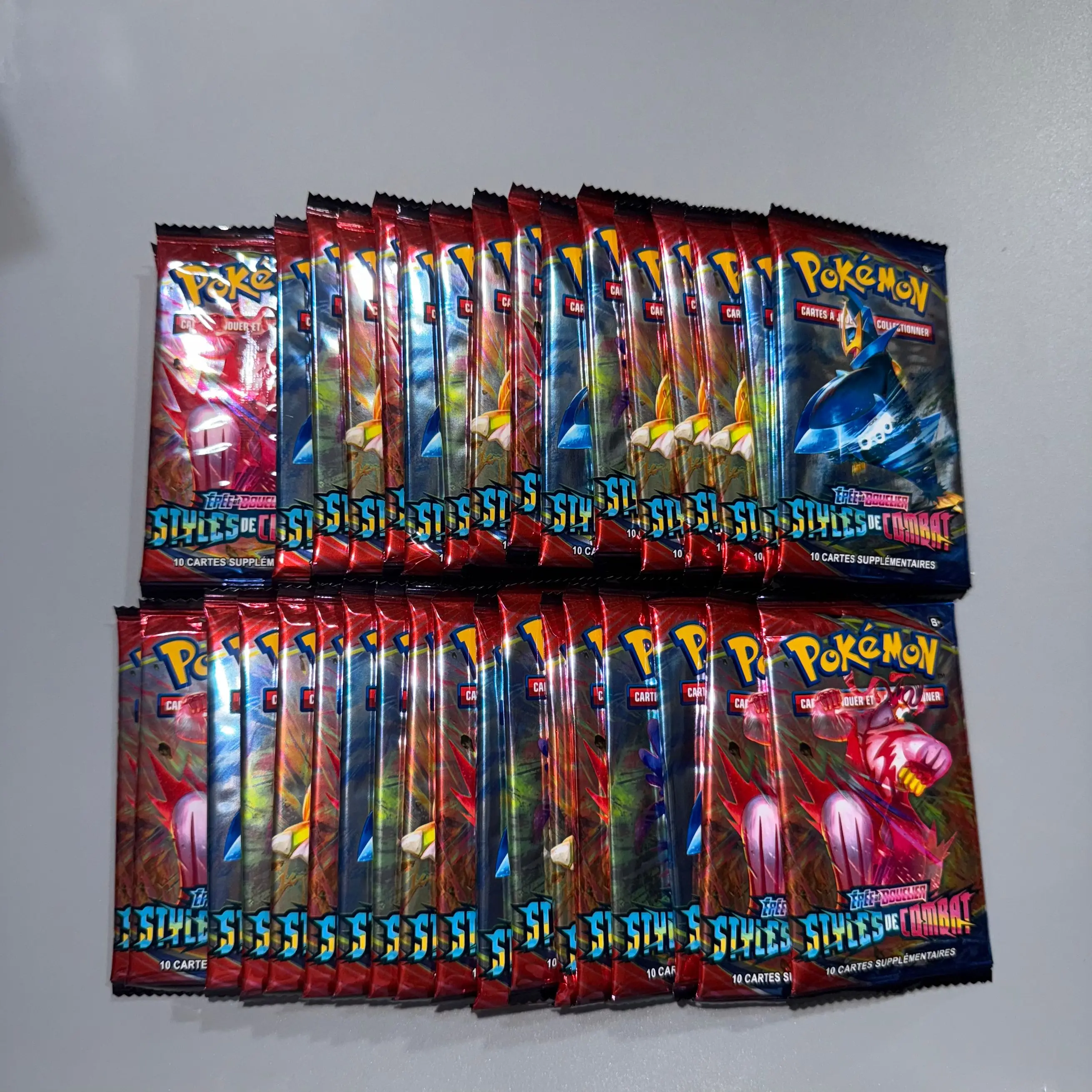 Brilliant debut! French version of Pok é mon 'Battle Style' series featured card display