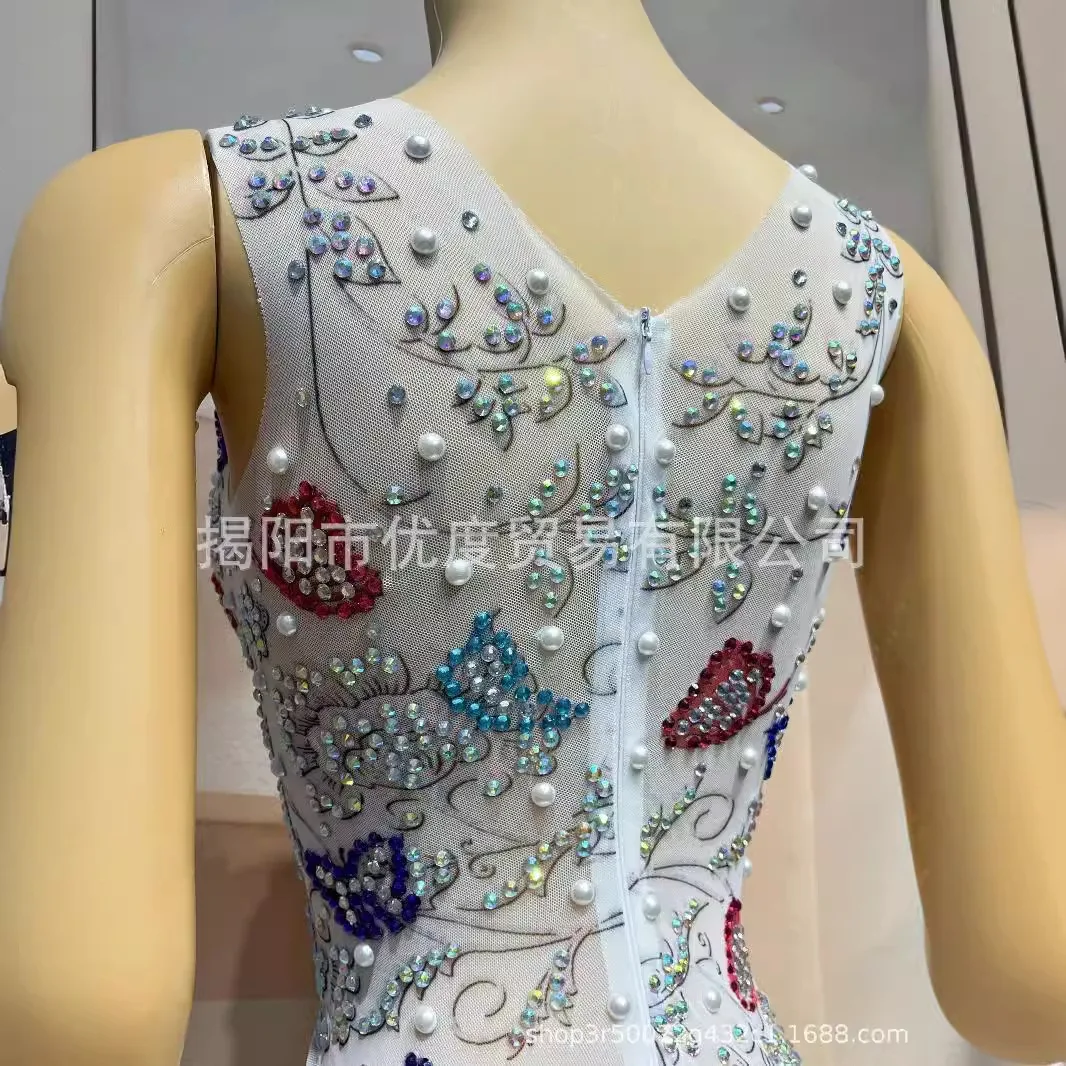 2026 سبليت شوكة زائدة الذيل قبل تصميم كريستال مشرق حجر الراين فستان عيد ميلاد كوكتيل حفلة السجاد فراشة الحب زهرة