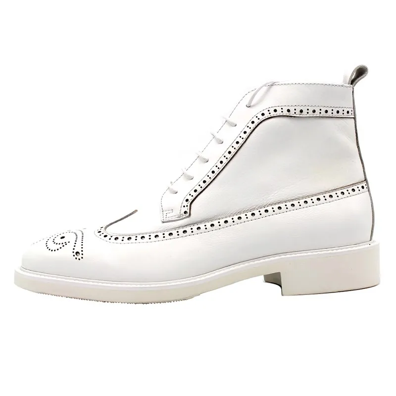 حذاء كلاسيكي ديربي منحوت للرجال باللون الأبيض مصنوع يدويًا من جلد البقر للرجال