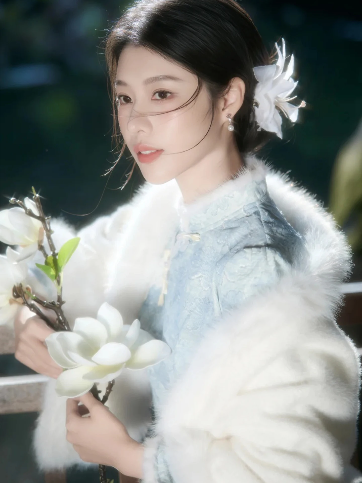 白い毛皮のショール中国風のアウターウェアヴィンテージミリタリーレディスカーフ写真撮影小道具ハイエンドソフトぬいぐるみ生地多機能