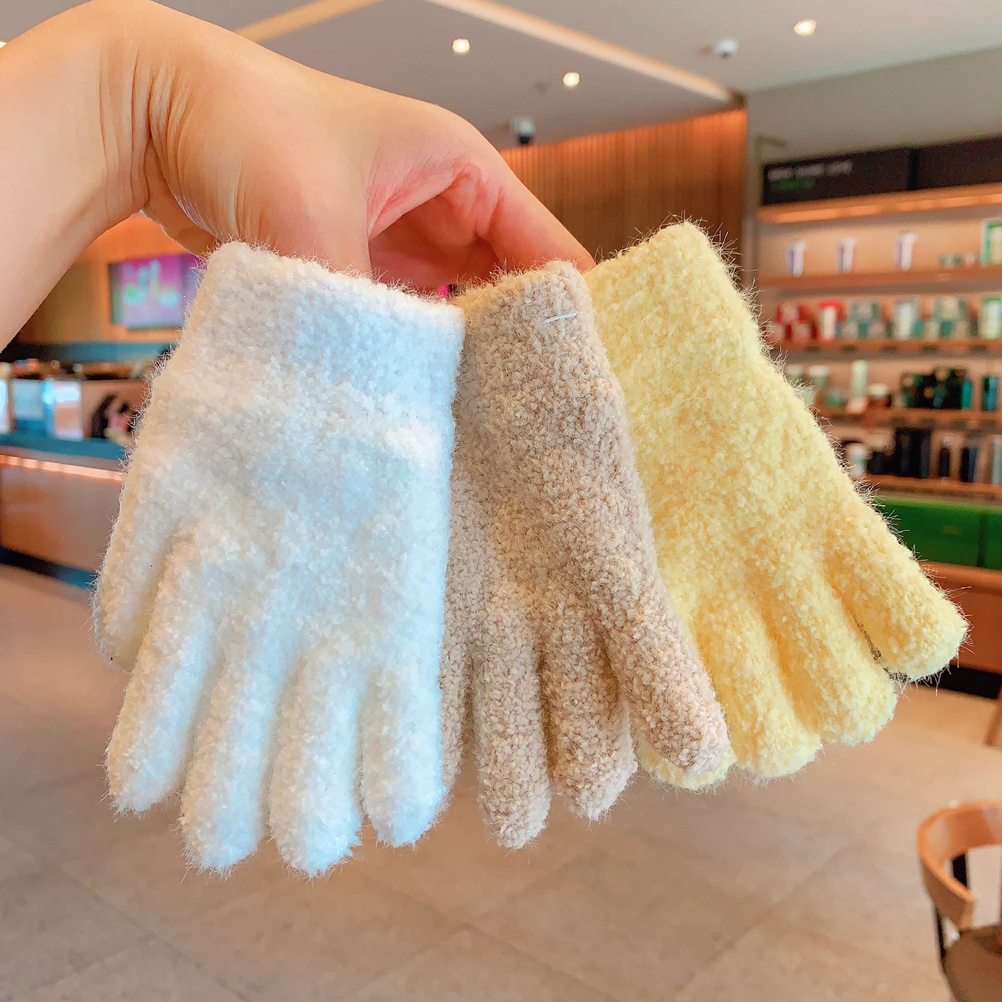 Weiche, flauschige, gestrickte, dehnbare Vollfingerhandschuhe für Mädchen, Jungen, Kinder, Kleinkinder, Plüsch, Bonbonfarben, warme Handschuhe für den Winter 2026 – Detail 3