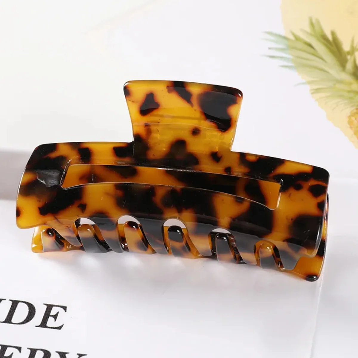 Statement Hair Claws Large Acrylic Claw Clips Hollow Cutout Design Glossy Marble Texture Classic Style For Thick Hair Styling