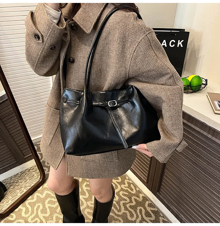 Vintage Brown Leather Tote Bag with Beaded Bag Charm Buckle Detail Large Capacity Shoulder Purse for Work Commuter Daily Use