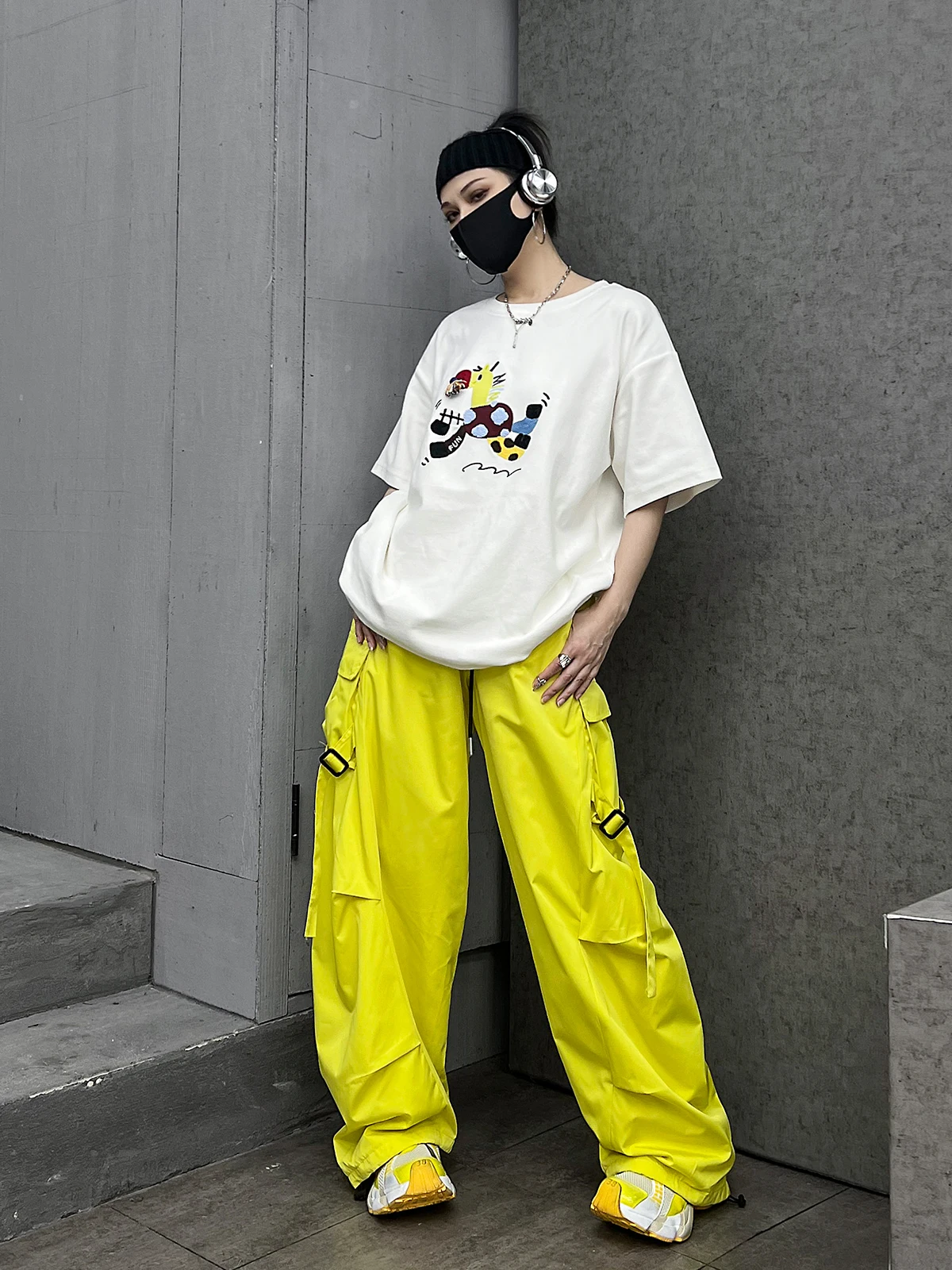 

Модный летний комплект для девушек M-Home: футболка с коротким рукавом и брюки, двухсоставный костюм в уличном стиле с круглым вырезом и длинными брюками.