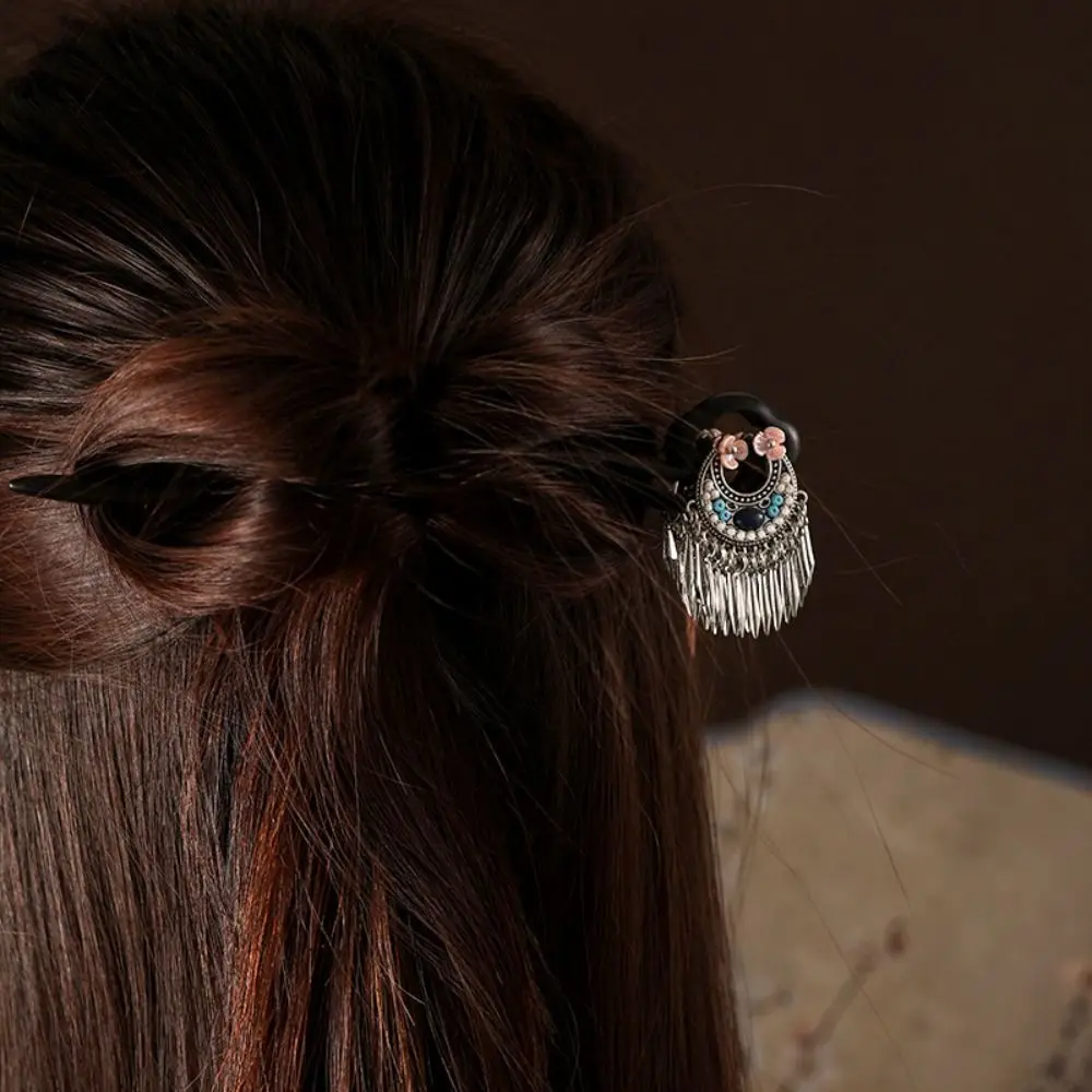 

Деревянная палочка для волос из сандалового дерева, деревянная заколка в форме полумесяца в китайском стиле, серебряная кисточка, аксессуары для волос для девочек, головные уборы ханьфу для женщин