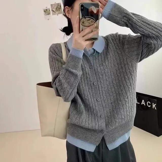 سترة نسائية محبوكة بياقة بولو رمادية اللون، قميص أساسي بنسيج ملتوي، ملابس داخلية أنيقة بمقاس صغير، تصميم كاذب من قطعتين للخري...