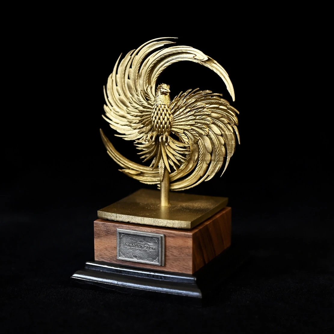 Golden Flying Eagle Statue 100mm Hand-Painted Resin Figurine Bird Desk Decor