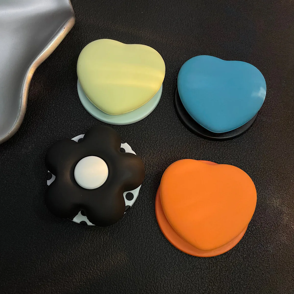 

MagSafe Magnetic Love Phone Stand Airbag Apple Android Telescopic Base Drama God Tool New Version