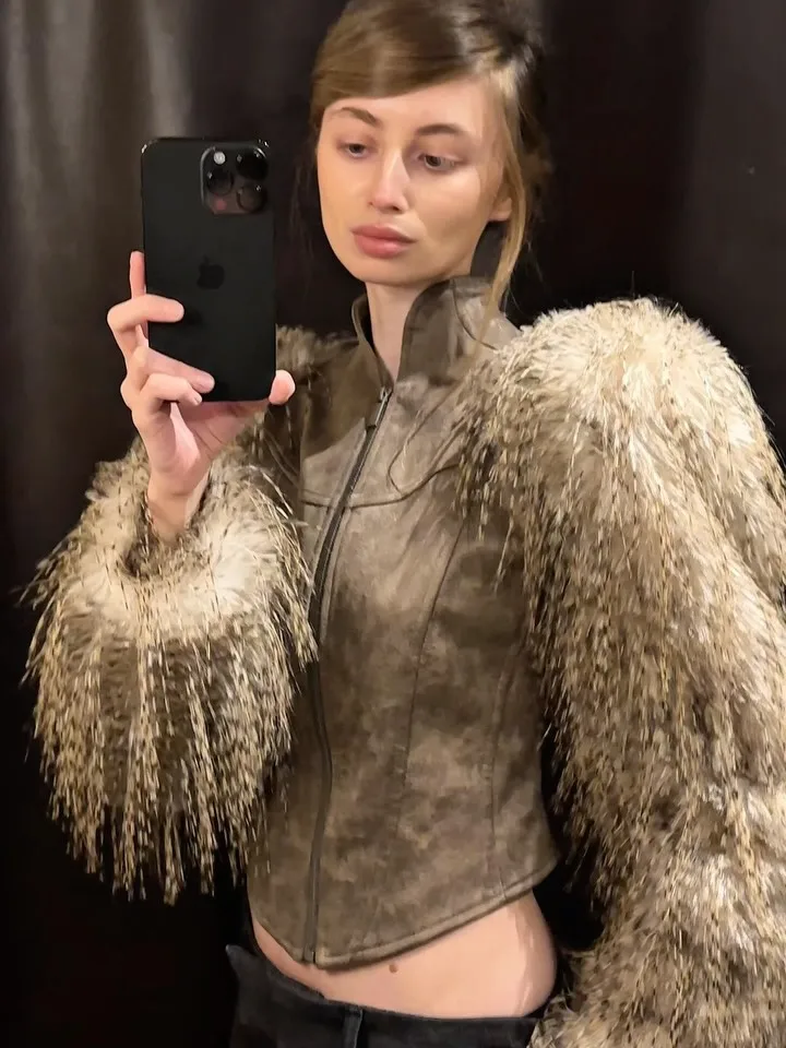 Ladies Vintage Faux Leather Jacket Furry Fringe Long Sleeve Stand Collar Zipper Closure Slim Short Winter Fashion Outerwear Coat