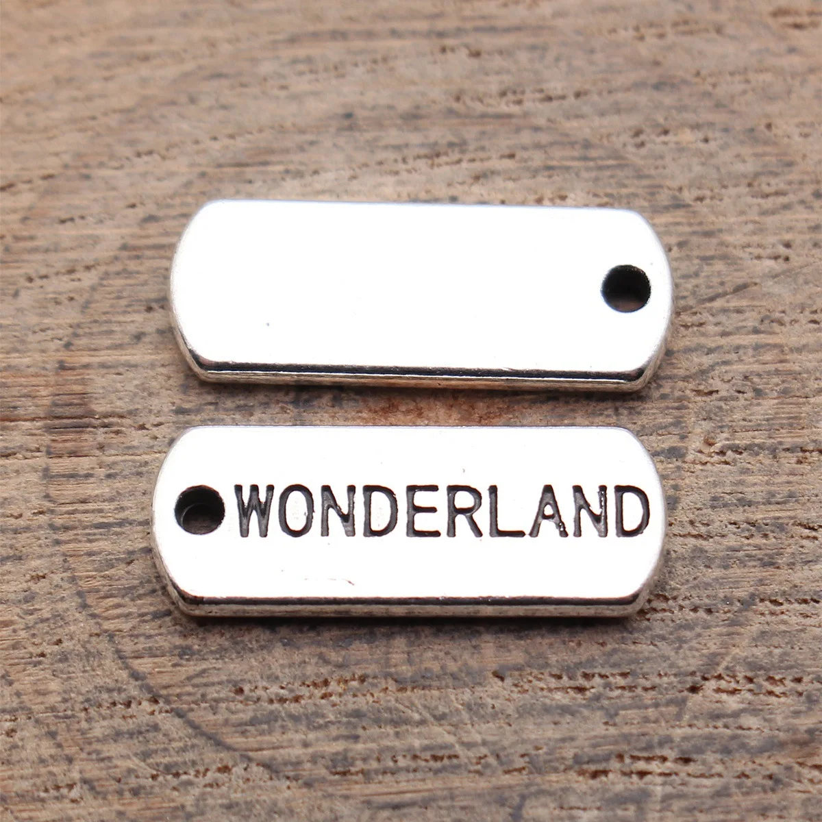 20 шт. 21x8 мм (0,83x0,31 дюйма) подвески-шармы в стиле Волшебной страны чудес, цвет античное серебро, для изготовления украшений своими руками