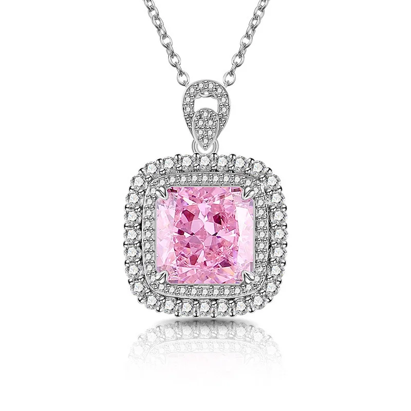 Beautifully-cut Korean-style necklace for ladies. Made of 925 sterling silver, it is fade-resistant and features exquisite and s