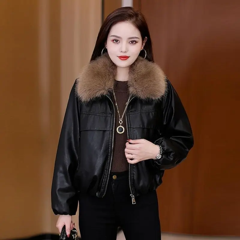 Detachable large fur collar with plush and thickened women's leather jacket short, winter 2025 new loose small PU leather jacket