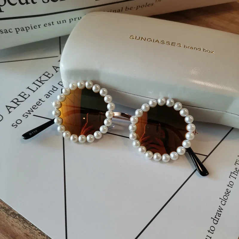 New Luxury Pearl Sunglasses Women Fashion Metal Frame Round Sunglasses Brand Designer Imitation Pearl Gradient Sun Glasses UV400