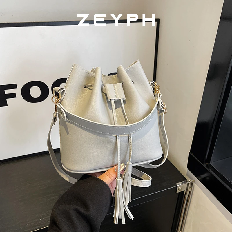 

Zeyph Simple Drawstring Women s All Season Shoulder Bag Crossbody Bag 2025 Spring Summer Collection Medium Bucket Bag