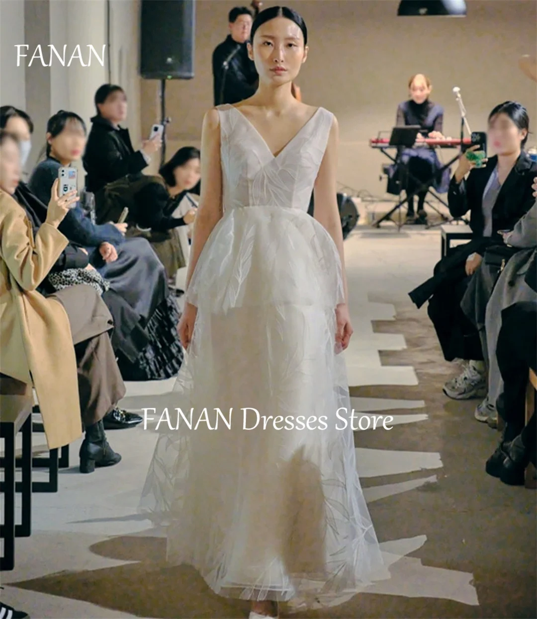 

FANAN Elegant V-Neck Japan Wedding Dresses Sleeveless ウェディングドレスです Ivory Lace Tiered Backless Custom Made Bride Gowns Plus Size