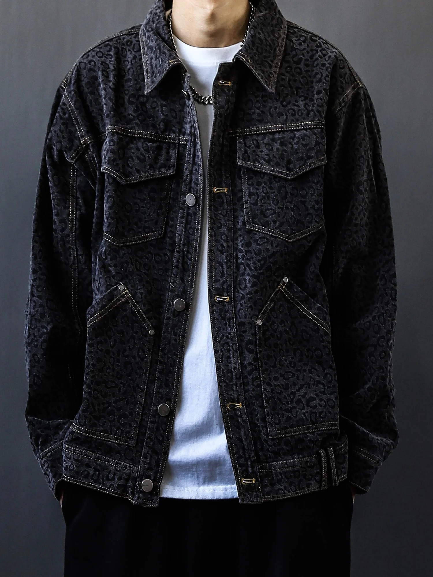 

Мужская джинсовая куртка свободного кроя с леопардовым принтом, повседневная, с отложным воротником, дышащая, весенне-осенняя верхняя одежда, китайский бренд